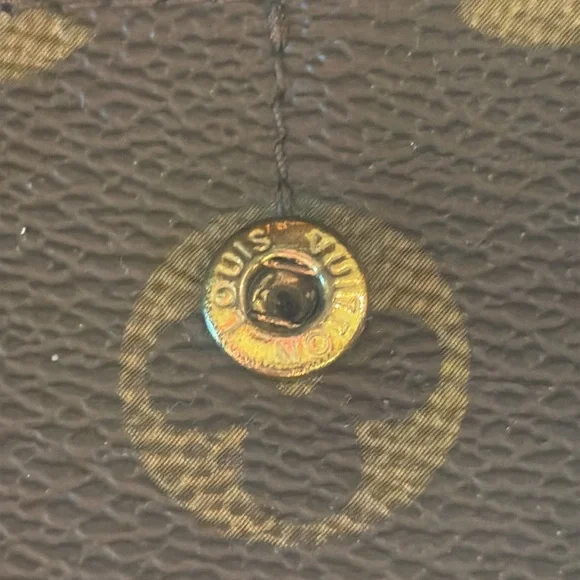 AUTHENTIC LOUIS VUITTON Vintage LV Monogram Sarah Wallet. - Picture 10 of 16